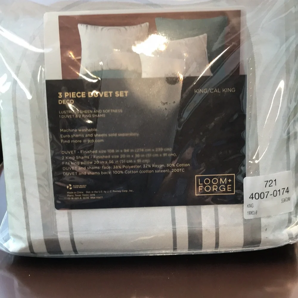 Loom + Forge White / Silver Piece Duvet Cover Set King/ Cal King Seafoam